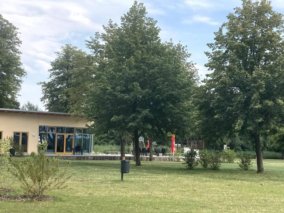 Gemuetliches Holzhaus Am See 바린 외부 사진