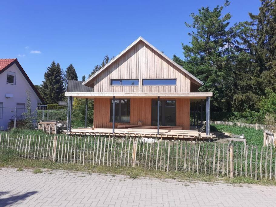 Gemuetliches Holzhaus Am See 바린 외부 사진