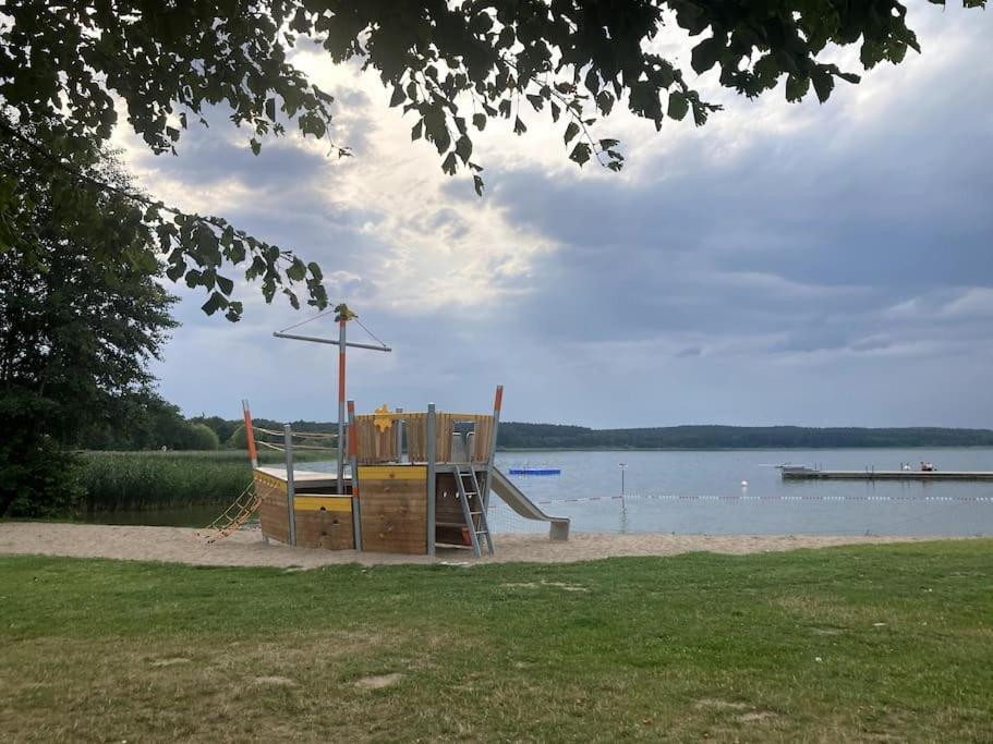 Gemuetliches Holzhaus Am See 바린 외부 사진